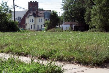 Empty Lot Near Meldrum and Kercheval, just west of the proposed Hantz Woodlands site. Photo by jbcurio on Flickr.